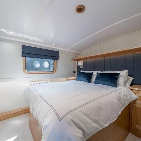 Luxurious Houseboat Near Canary Wharf In London Exteriör bild